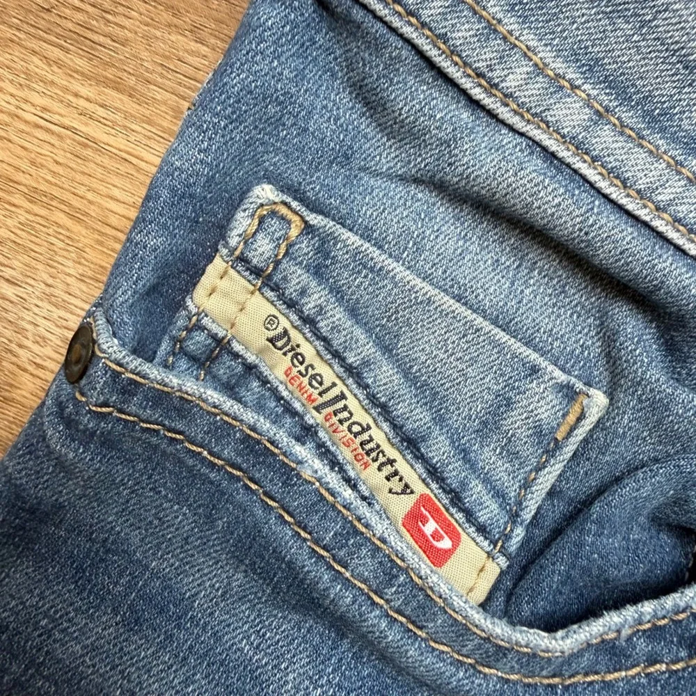 Diesel Buster Jeans Mens 28x32 Blue Slim Tapered Stretch Denim Distressed 084GR